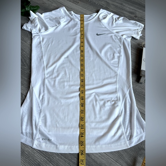 Nike Pro Dri-Fit Lightweight White Crewneck Workout Top. Size L - Picture 8 of 9